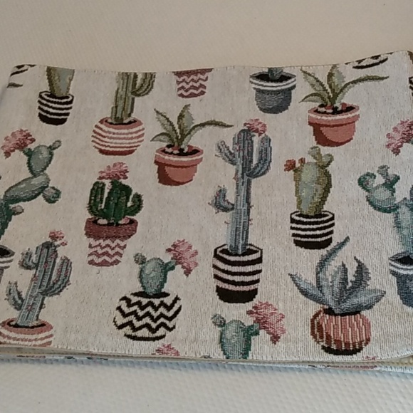 Off The Loom Table Runner - Picture 4 of 5